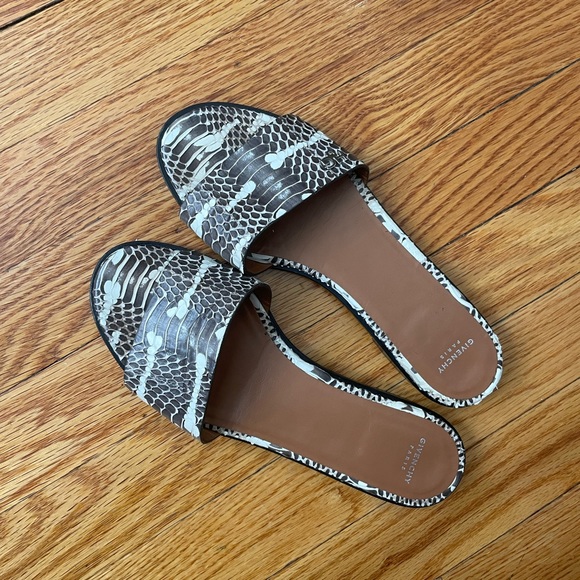 Brown/Cream Givenchy flare crocodile flats 😍 - Picture 5 of 8